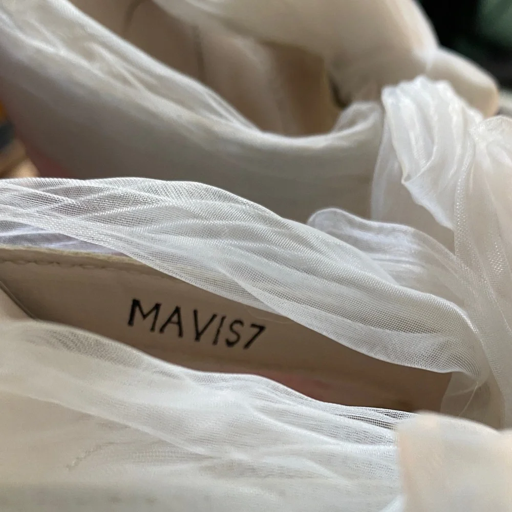 David's Bridal White Bow Heels - Picture 6 of 6